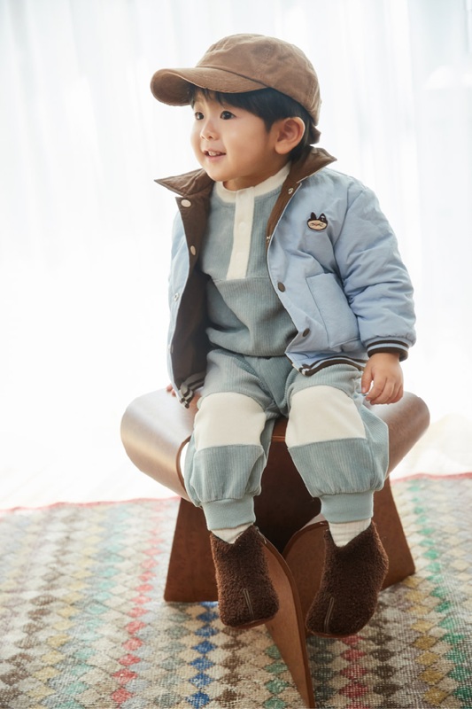 모이몰른 2025 F/W look 2